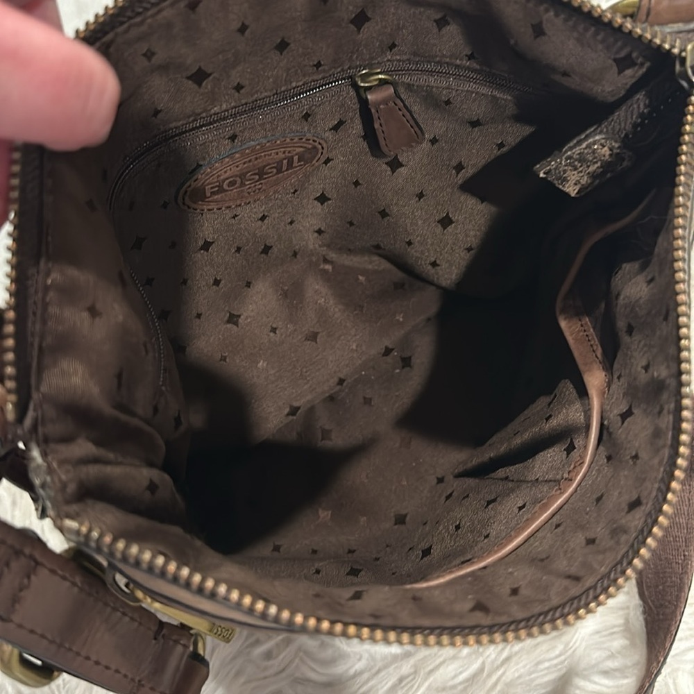 Fossil Explorer Metallic Leather Crossbody Bag - Picture 9 of 13